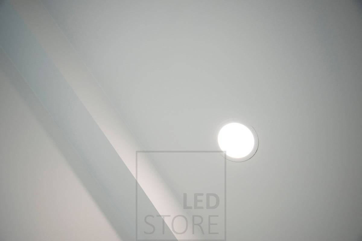 Panneau led rond au plafond. Le plafond led 240 UPPOAVA, 17W est un luminaire multifonctionnel pour l'intérieur et l'extérieur. Ledstore.fi